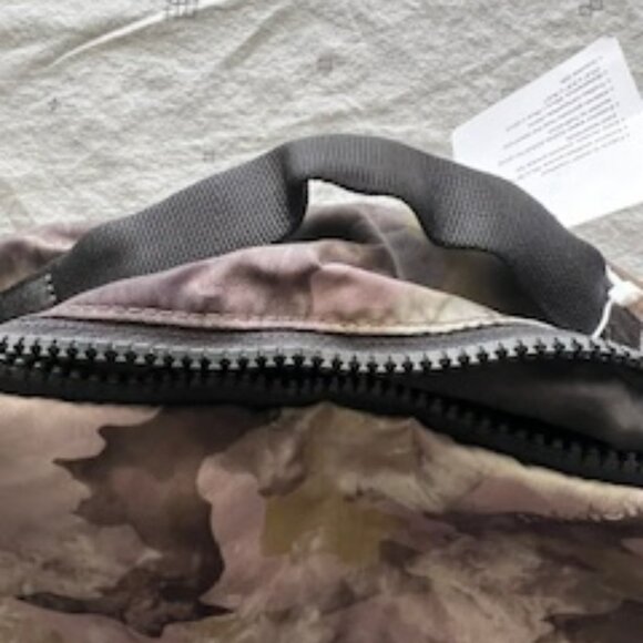 Lululemon Everyday Backpack 2.0 – Camo – NWT 🎒 Brand New with Tags 🎒 - Picture 9 of 10